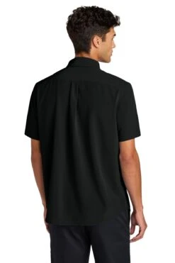 Mercer+Mettle Short Sleeve UV Capital Tech Shirt -Thread Logic Store MM2006 deepblack model back