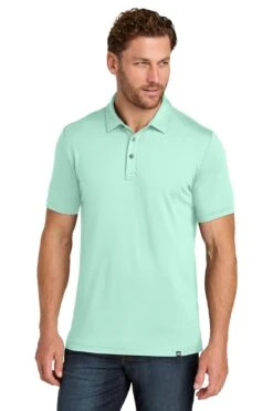 TravisMathew Glenview Solid Polo 28 TravisMathew Glenview Solid Polo -Thread Logic Store TMA41461 mint model front